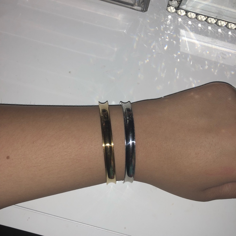 Gold elastic hair tie bracelet holder